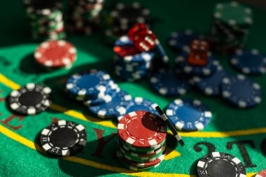 Close-up view of live roulette wheel spinning on mimpitoto broadcast